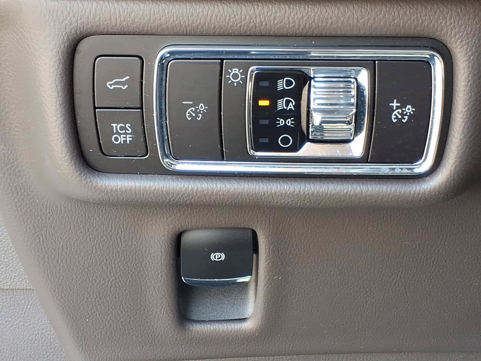 Used 2023 Lincoln Nautilus Reserve AWD/4WD image 17