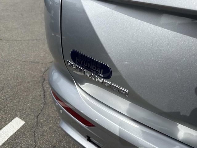 Used 2024 Mitsubishi Outlander SE Black Edition image 7