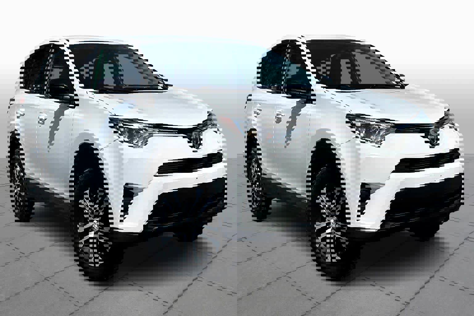 Used 2018 Toyota RAV4 LE image 3