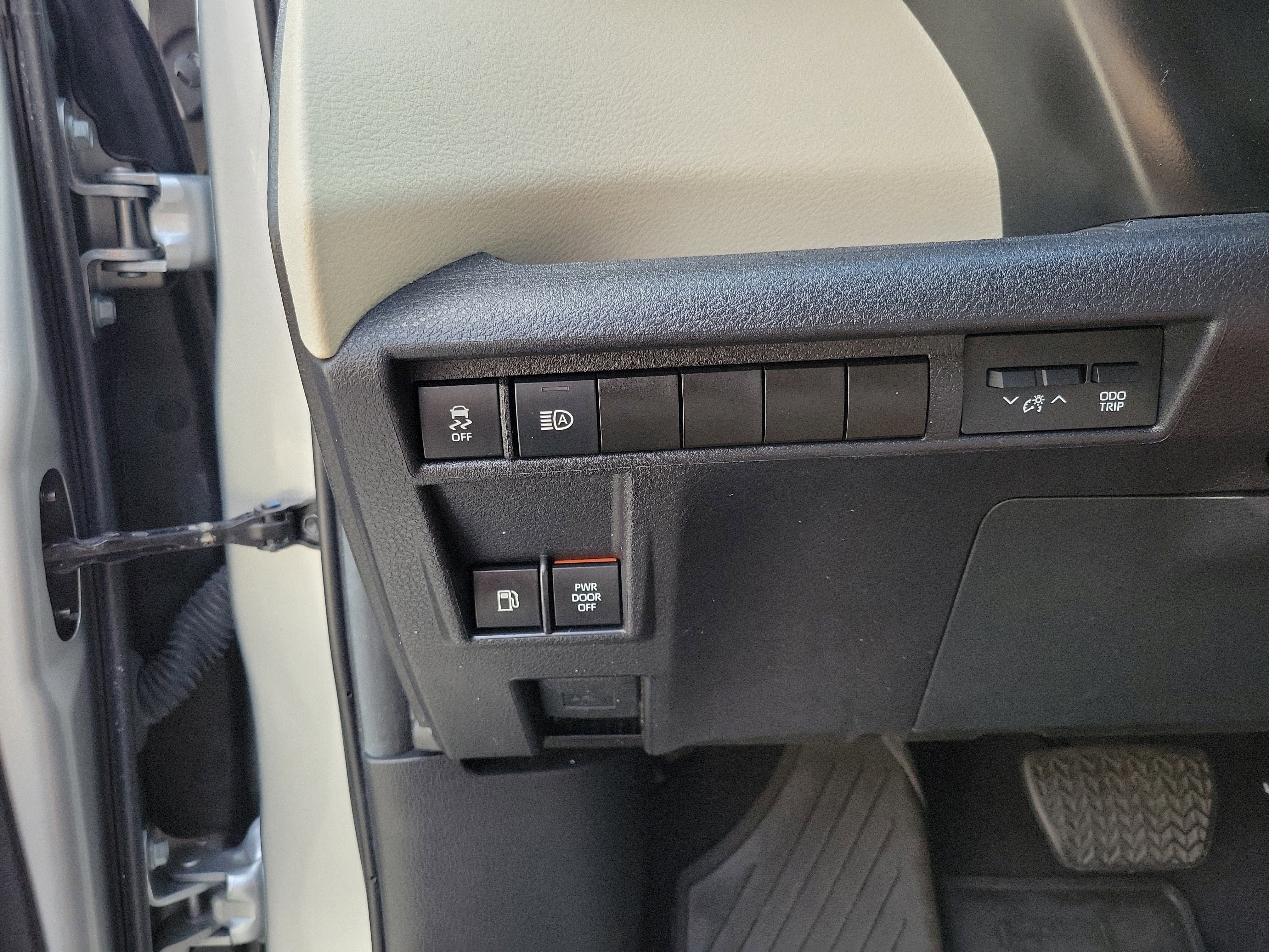 Certified 2024 Toyota Sienna XLE image 15