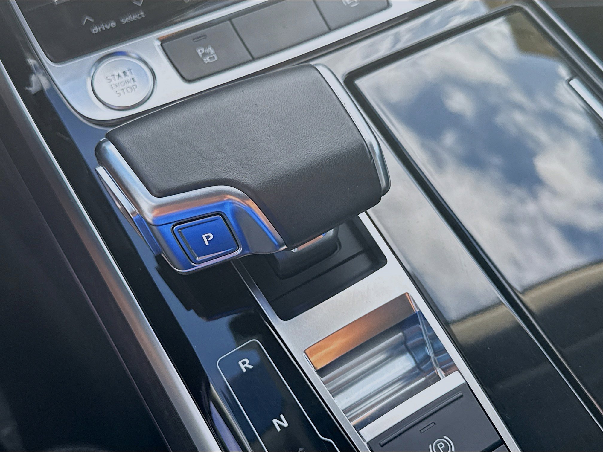 Used 2020 Audi A8 L 4.0T w/ Executive Package image 16