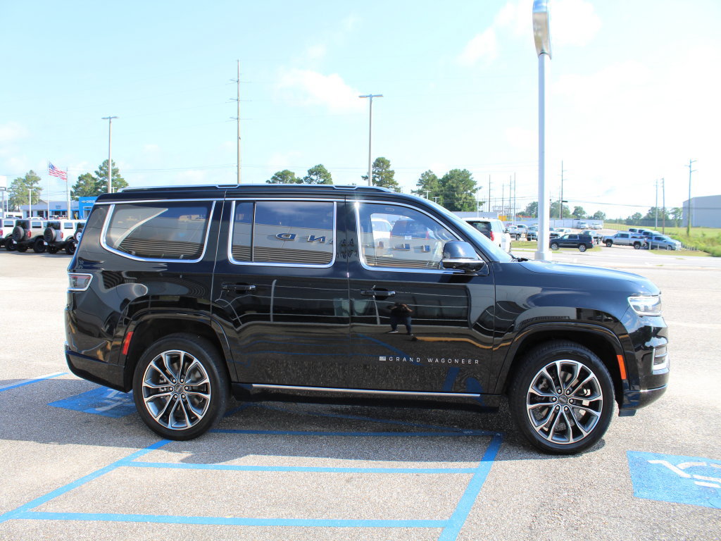 Used 2023 Jeep Grand Wagoneer Series III w/ Rear Seat Video Group 1 AWD/4WD image 4