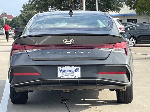 Used 2026 Hyundai Elantra Sport w/ Cargo Package FWD image 5