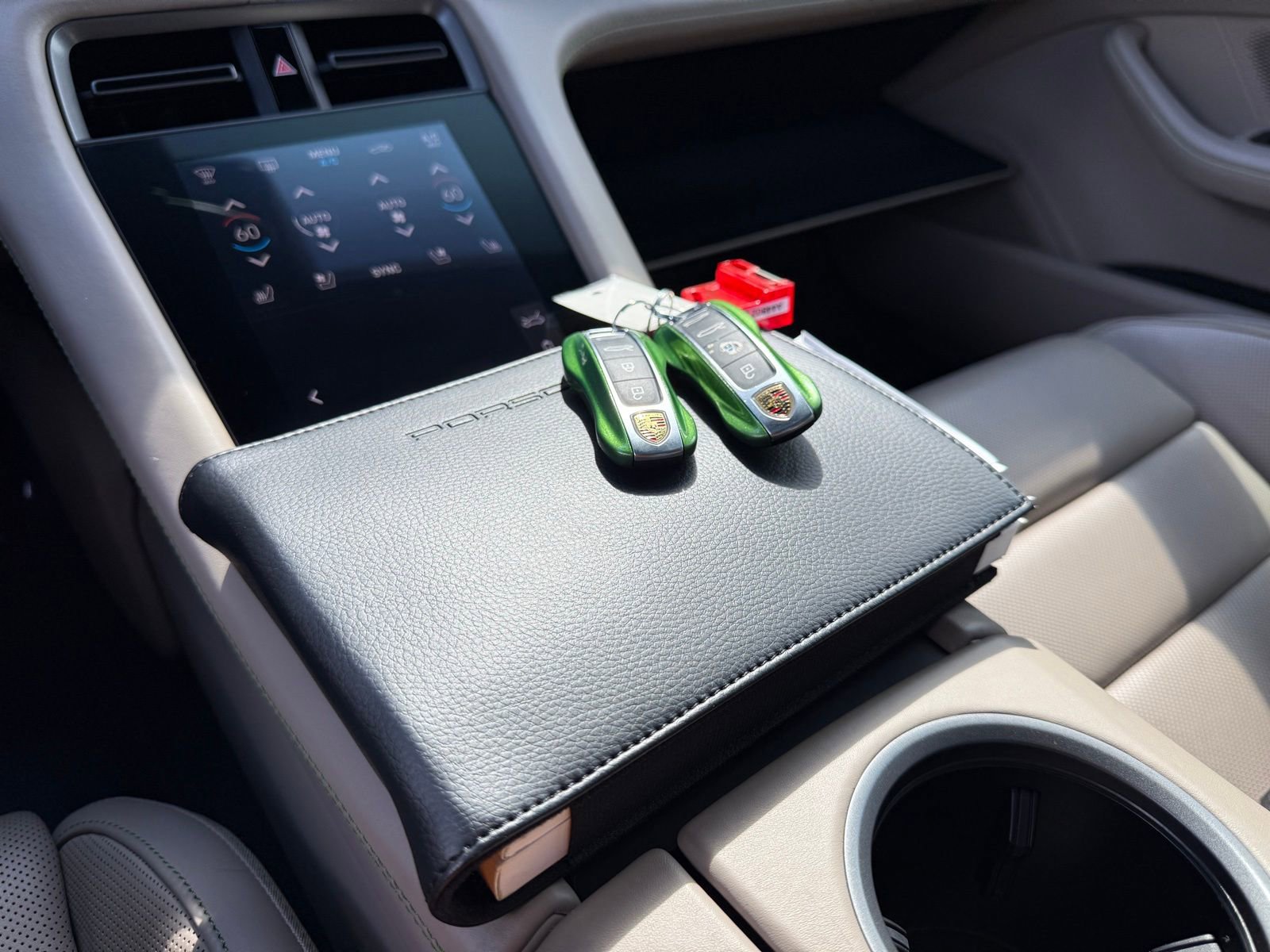 Used 2022 Porsche Taycan 4S image 30