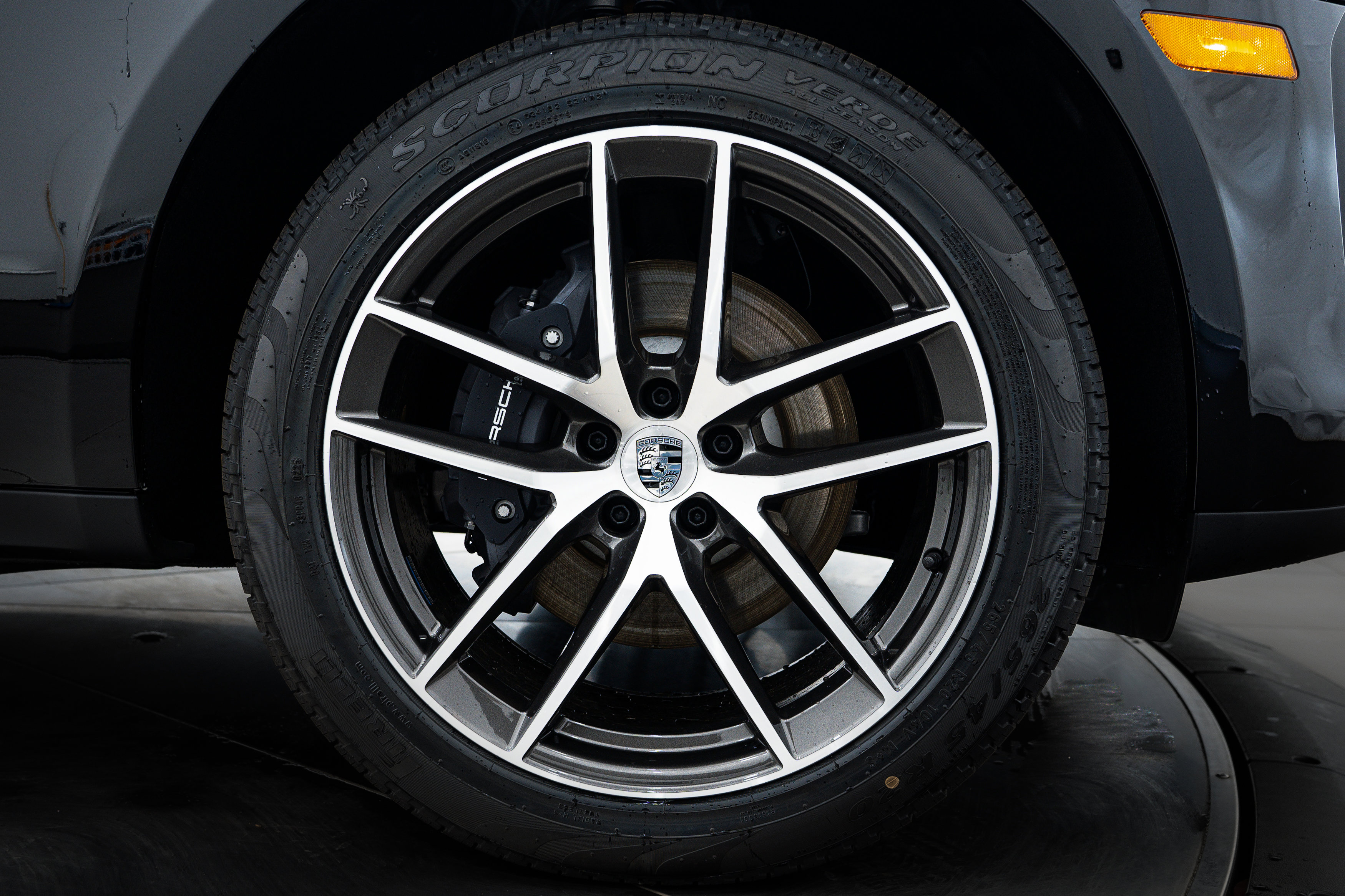 Certified 2025 Porsche Macan image 11