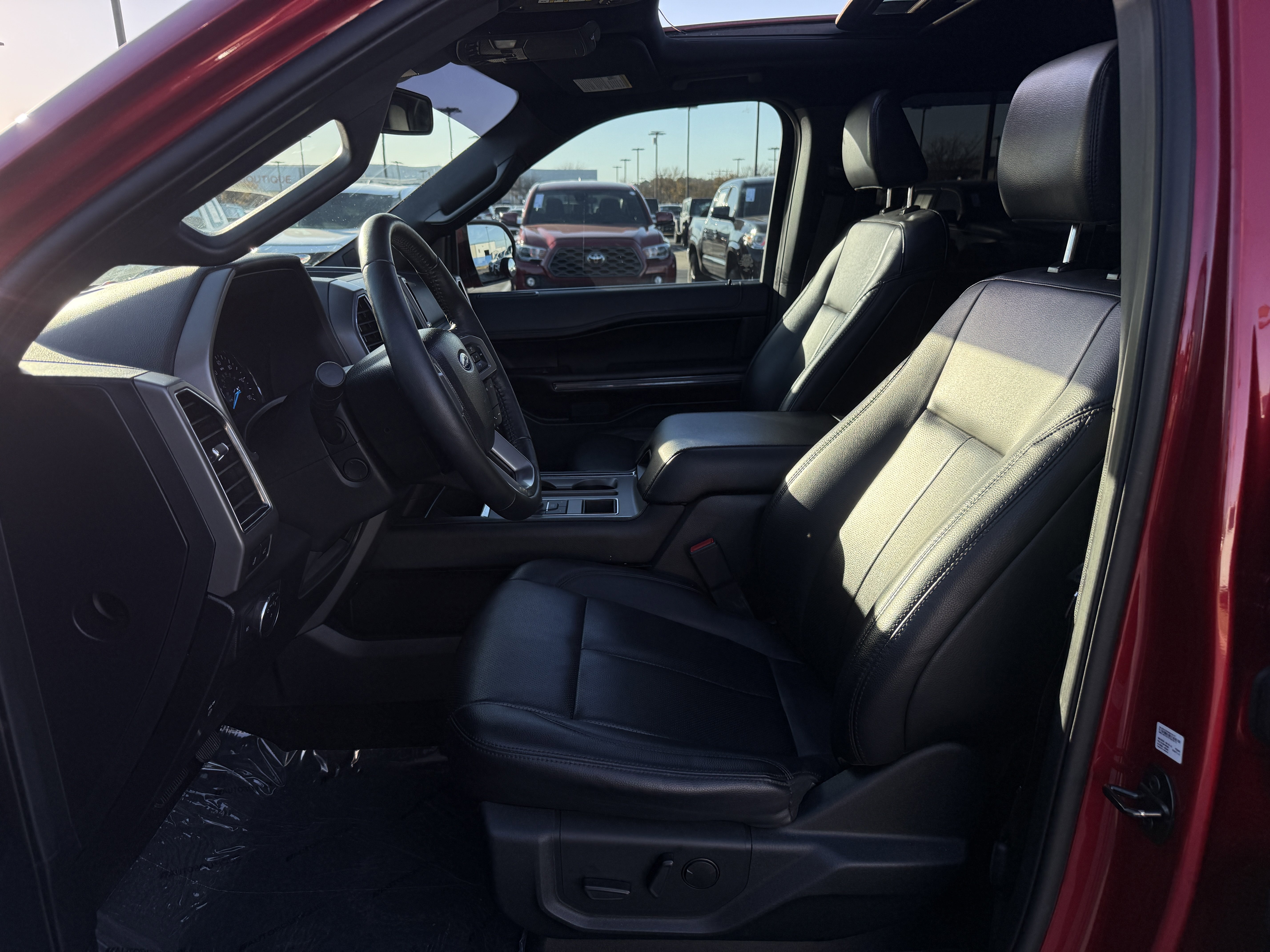 Used 2021 Ford Expedition XLT image 28