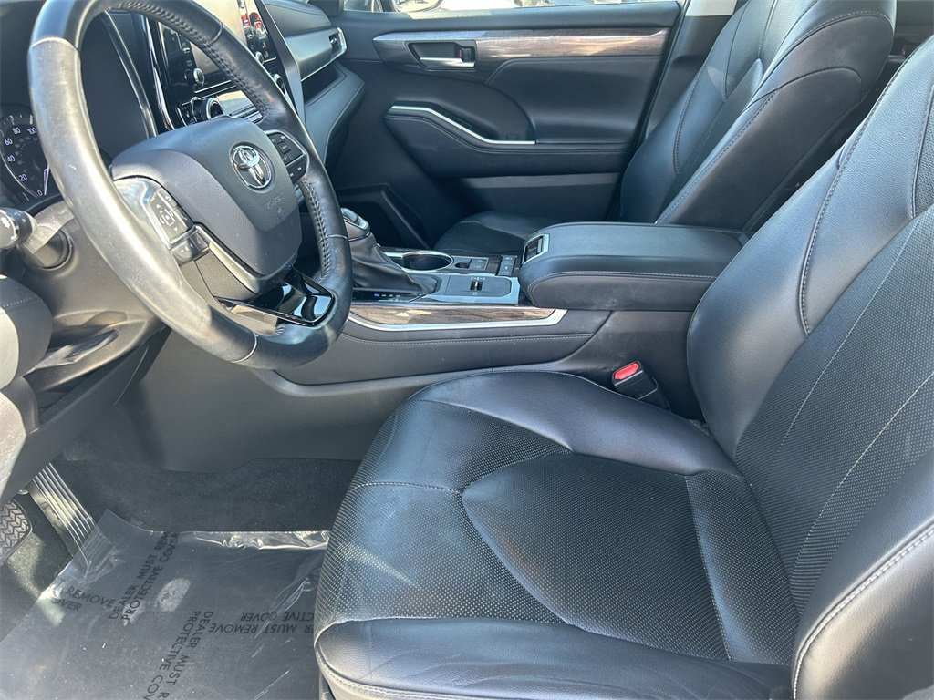 Used 2020 Toyota Highlander Limited image 11