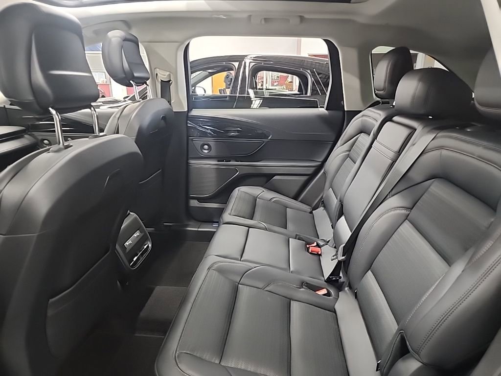 New 2026 Lincoln Nautilus Reserve w/ Jet Appearance Package image 14