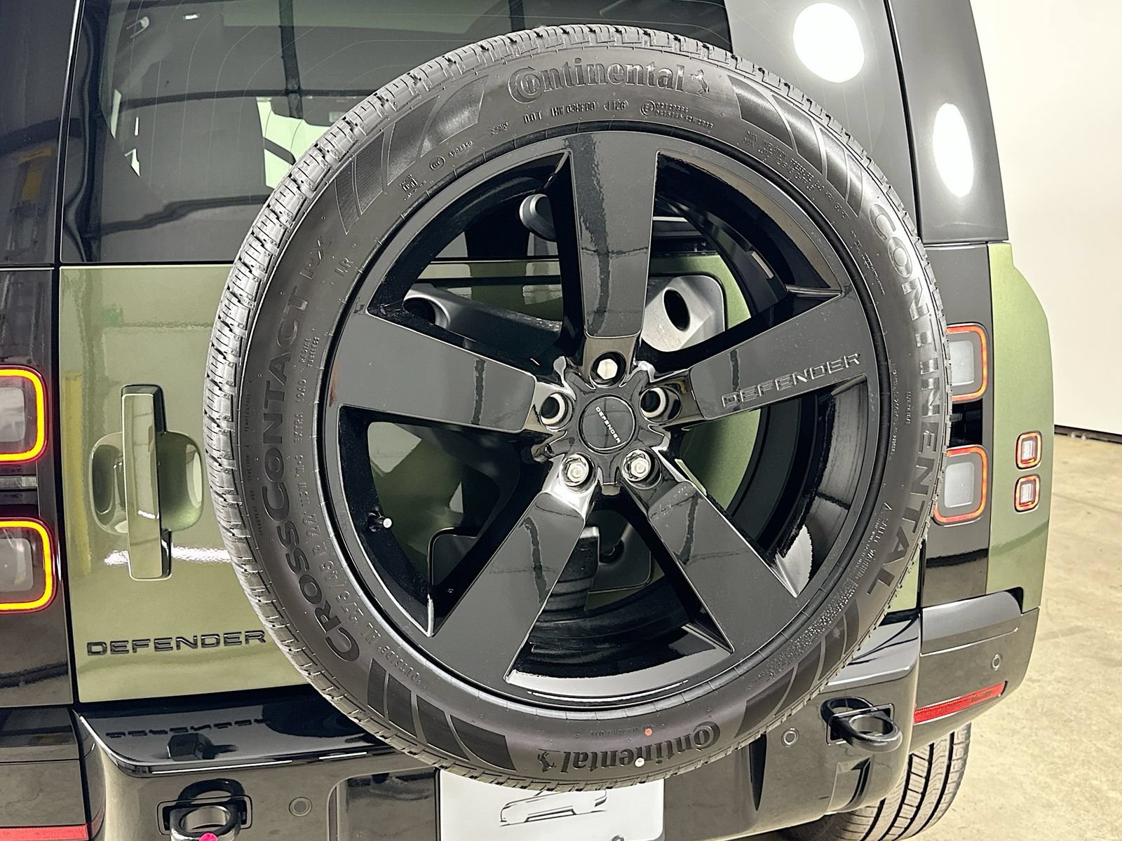 New 2026 Land Rover Defender 110 X-Dynamic SE AWD/4WD image 39