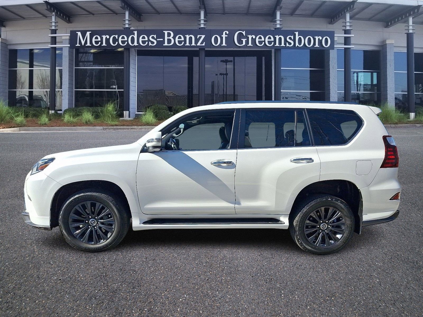 Used 2022 Lexus GX 460 Luxury w/ Sport Design Package image 7