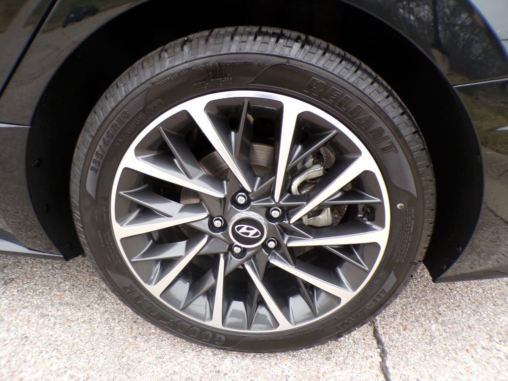 Certified 2021 Hyundai Sonata Limited w/ Preferred Accessory Package FWD image 8
