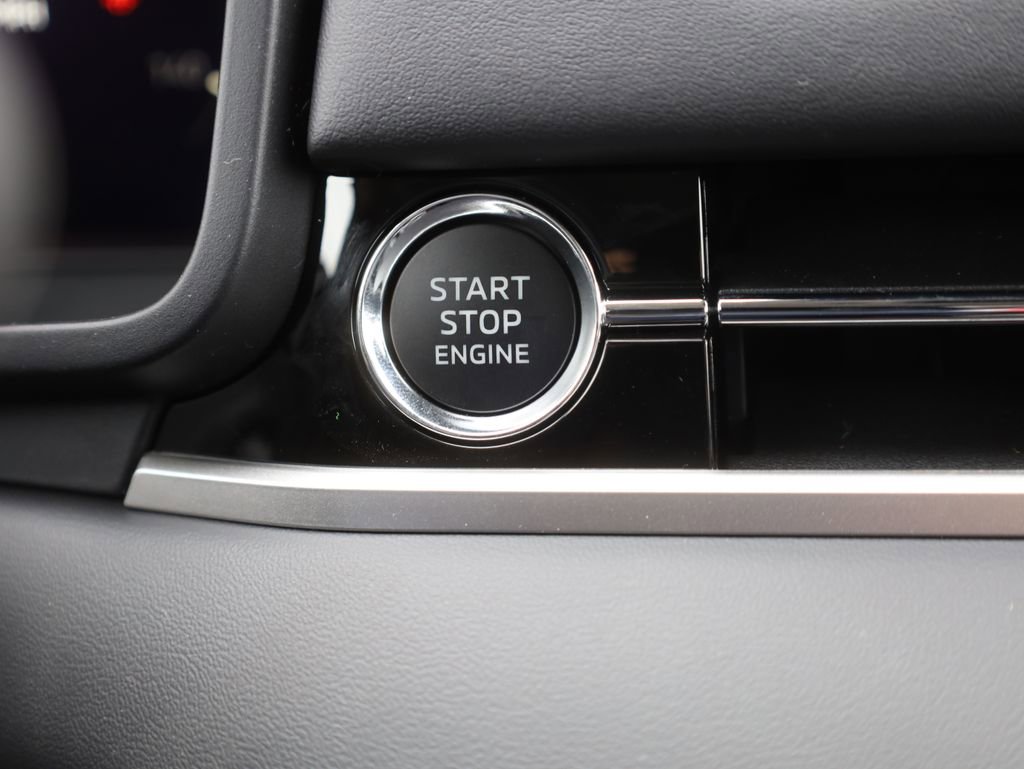 New 2025 Mitsubishi Outlander SE image 40