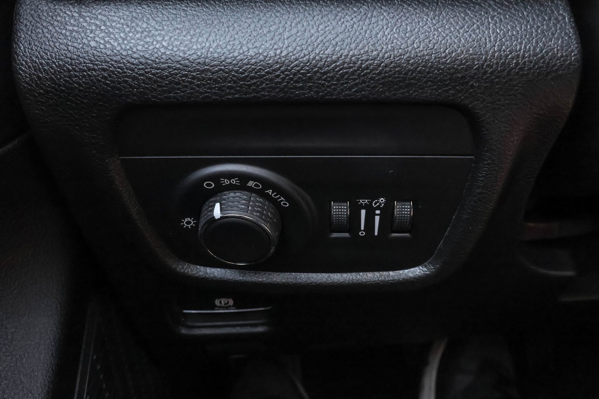 New 2025 Jeep Grand Cherokee Altitude image 28