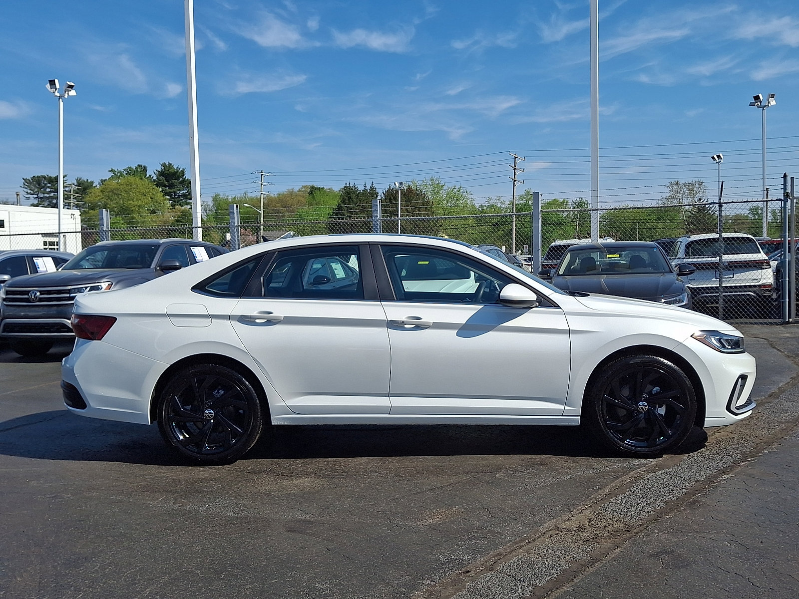 Certified 2025 Volkswagen Jetta SE w/ Sunroof Package FWD image 7