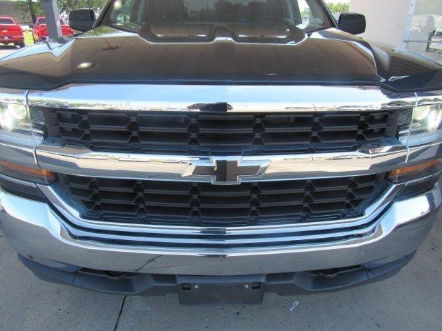 Used 2018 Chevrolet Silverado 1500 LT AWD/4WD image 4