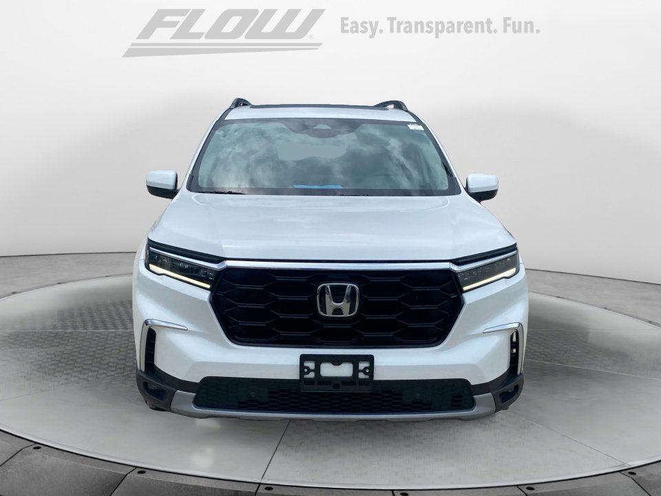 Certified 2025 Honda Pilot Touring image 3