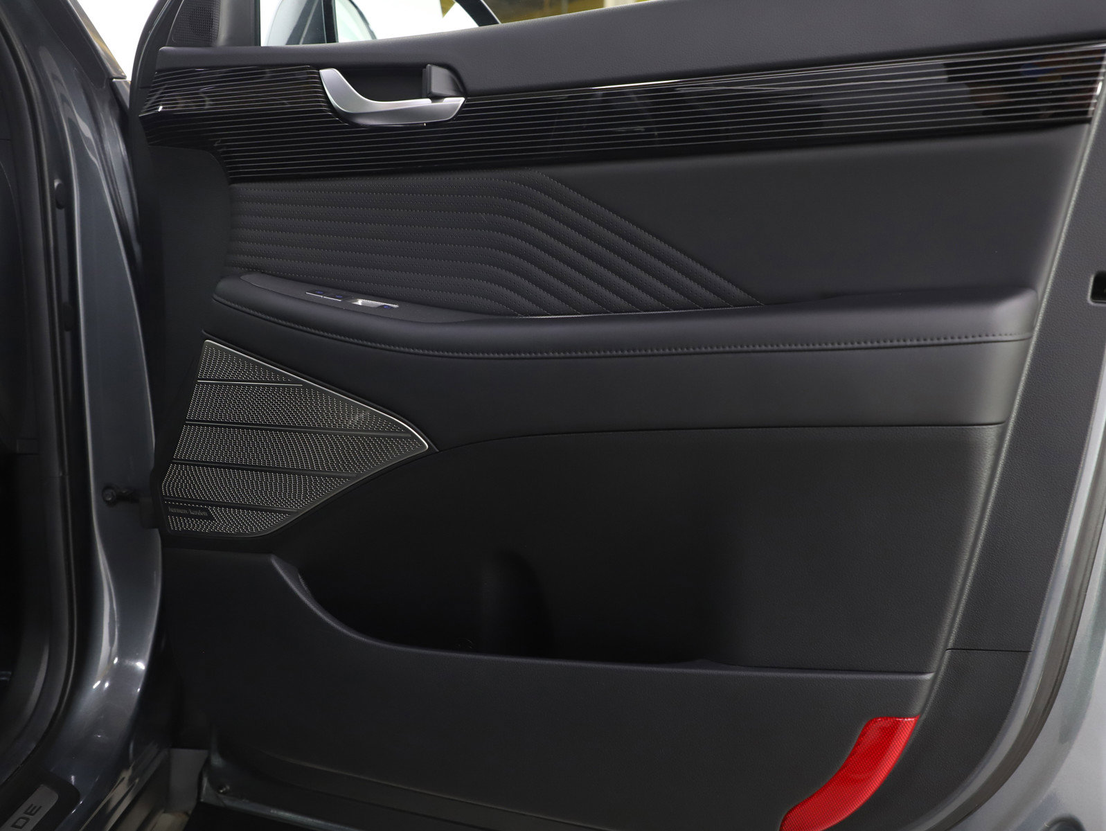 Used 2024 Hyundai Palisade Calligraphy image 9