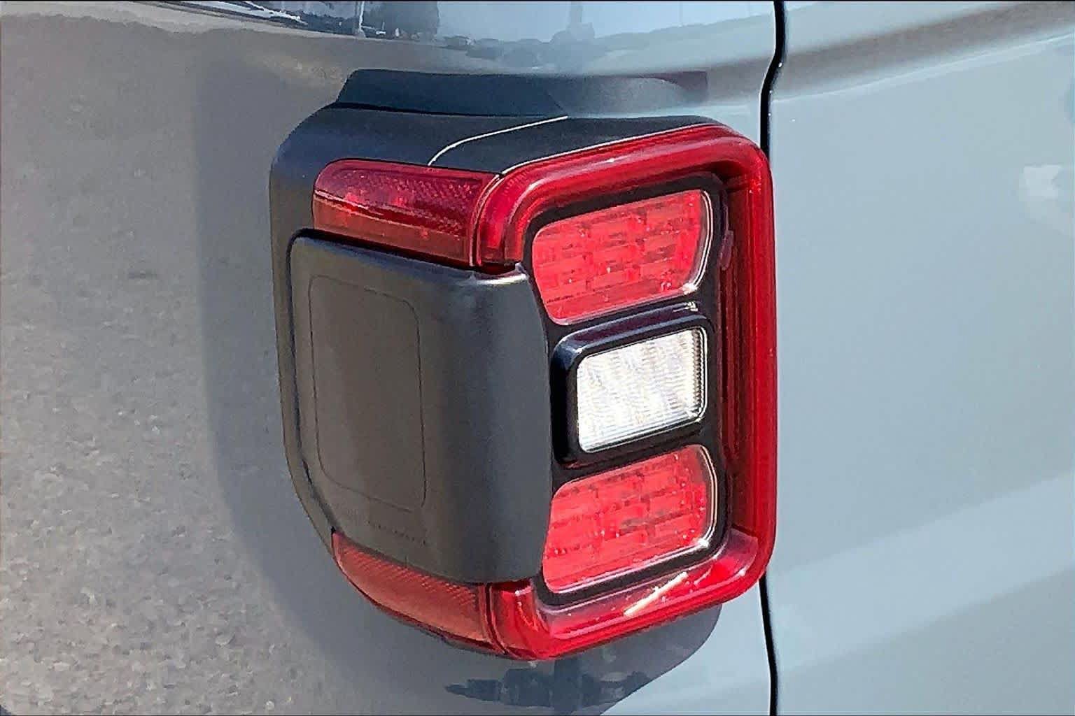 Used 2024 Jeep Gladiator Mojave w/ Safety Group AWD/4WD image 29