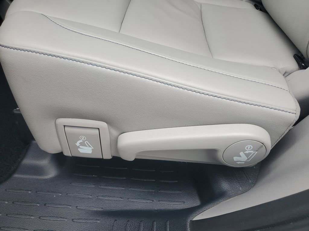 Used 2019 Toyota Highlander XLE image 12