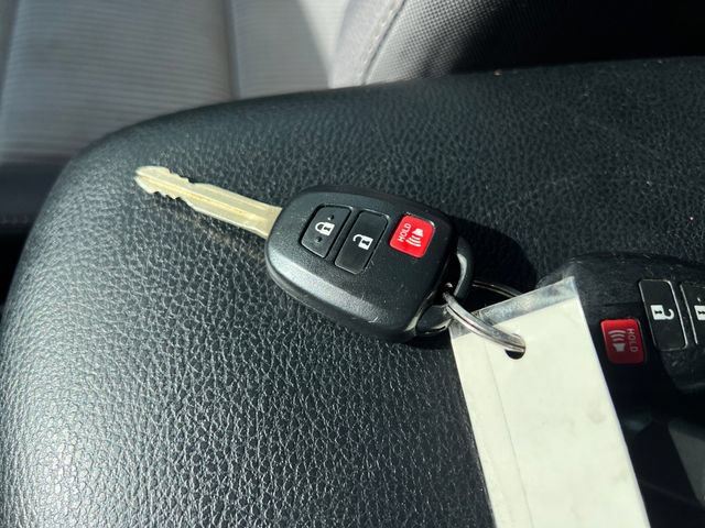 Used 2013 Toyota RAV4 XLE FWD image 29
