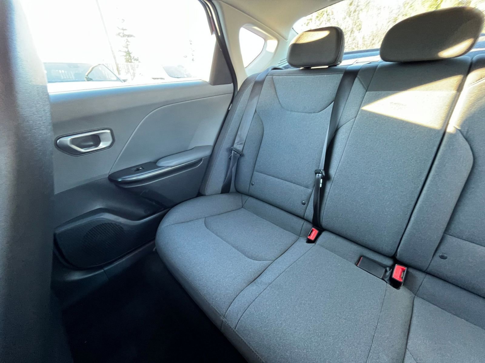 Used 2025 Kia K4 LXS image 38