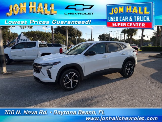 Used 2024 Chevrolet Trax RS w/ Driver Confidence Package FWD image 2