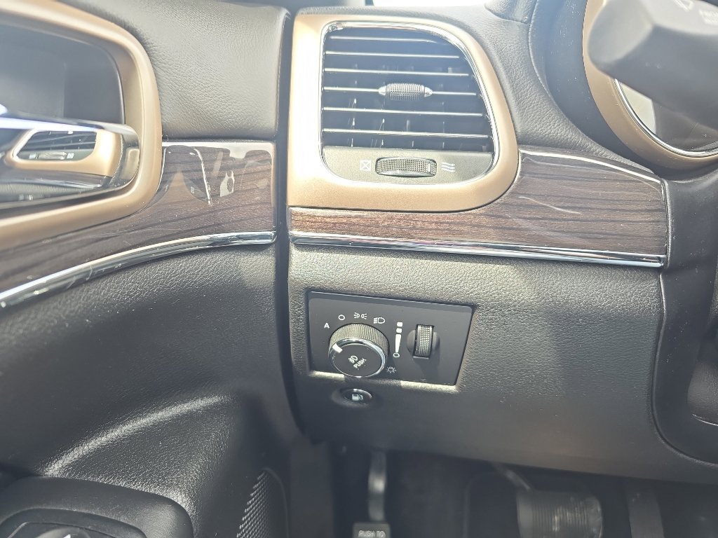 Used 2017 Jeep Grand Cherokee Overland image 24