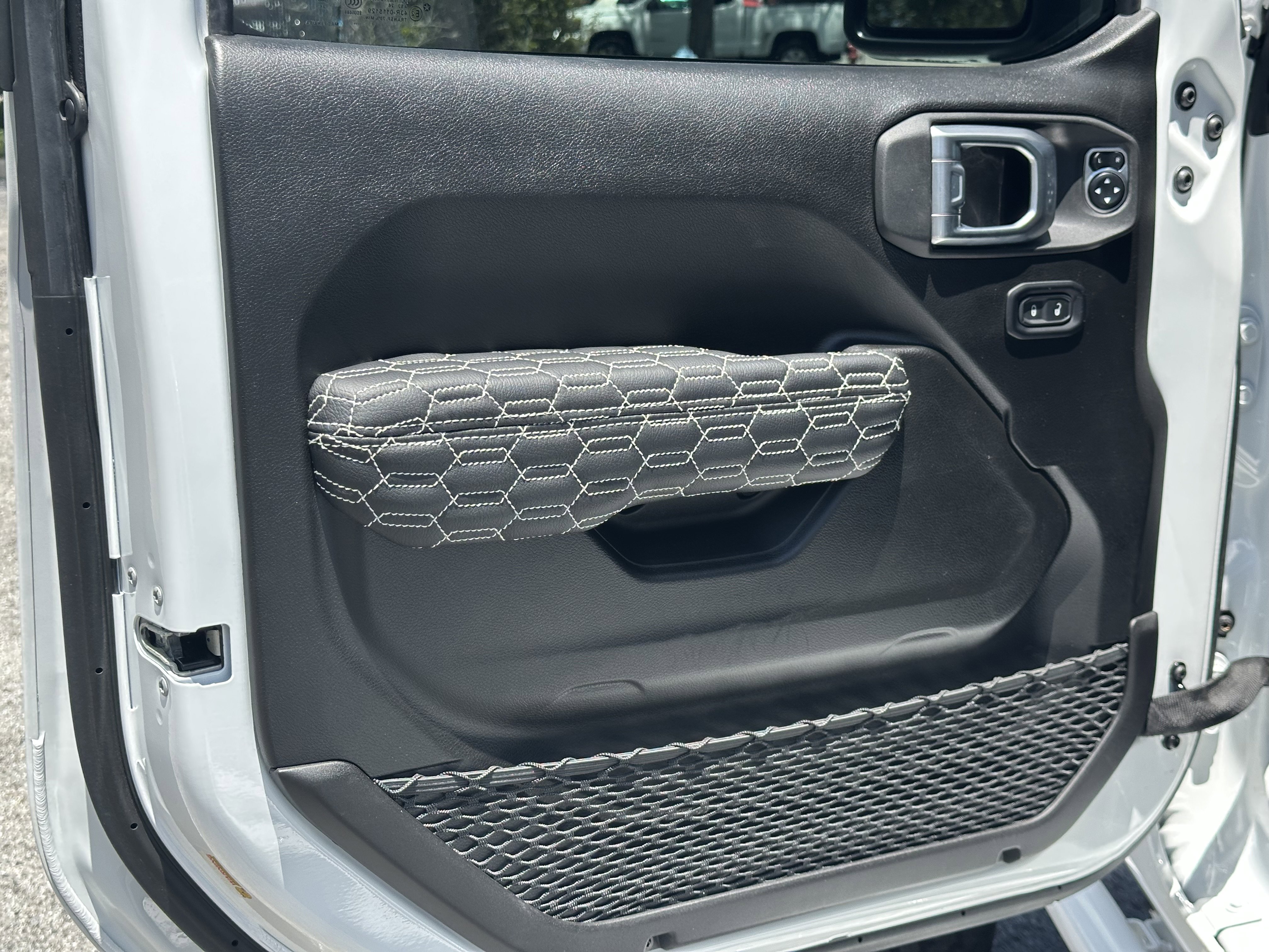 Used 2024 Jeep Wrangler Unlimited Sport image 29