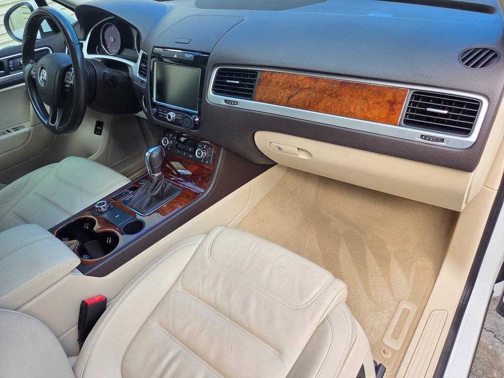 Used 2014 Volkswagen Touareg TDI AWD/4WD image 18