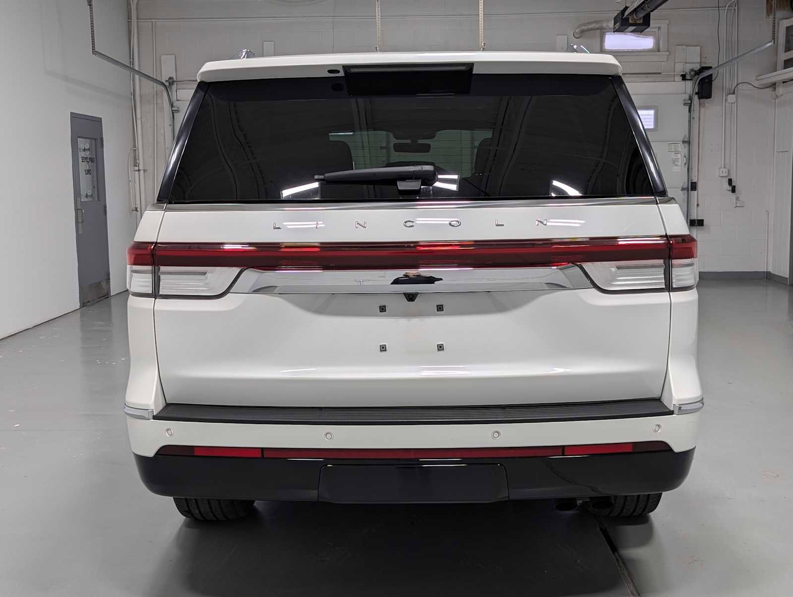 Certified 2023 Lincoln Navigator Reserve AWD/4WD image 9