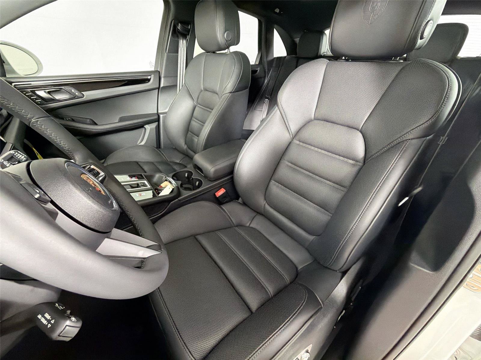 Certified 2025 Porsche Macan S AWD/4WD image 5