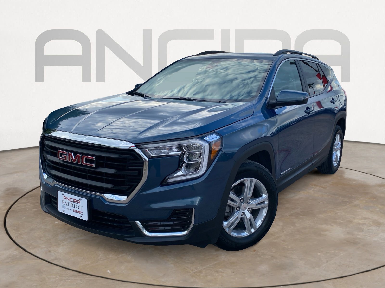 Used 2024 GMC Terrain SLE w/ Driver Convenience Package image 6