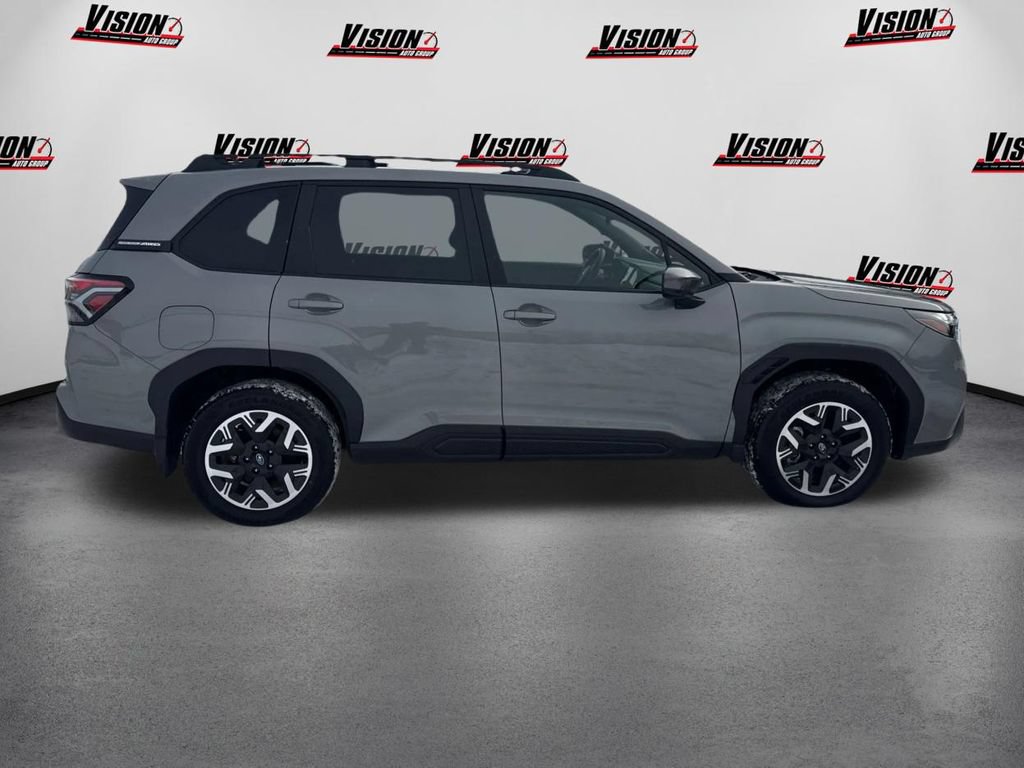 Used 2025 Subaru Forester Premium AWD/4WD image 4