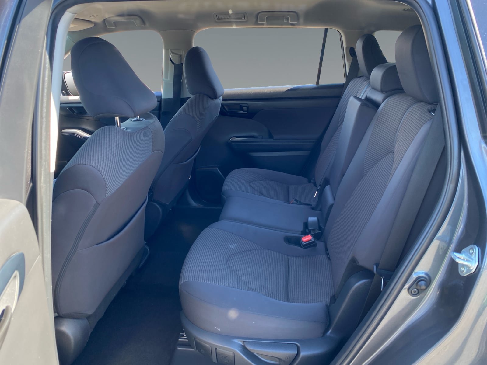 Used 2024 Toyota Highlander LE AWD/4WD image 13
