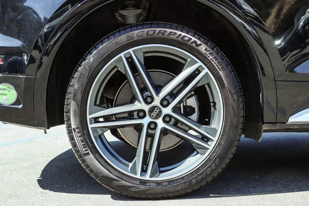 Used 2023 Audi Q5 e Premium w/ Convenience Package AWD/4WD image 9