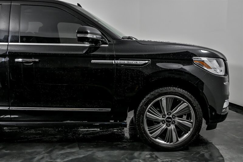 Used 2018 Lincoln Navigator L Reserve w/ Technology Package AWD/4WD image 11