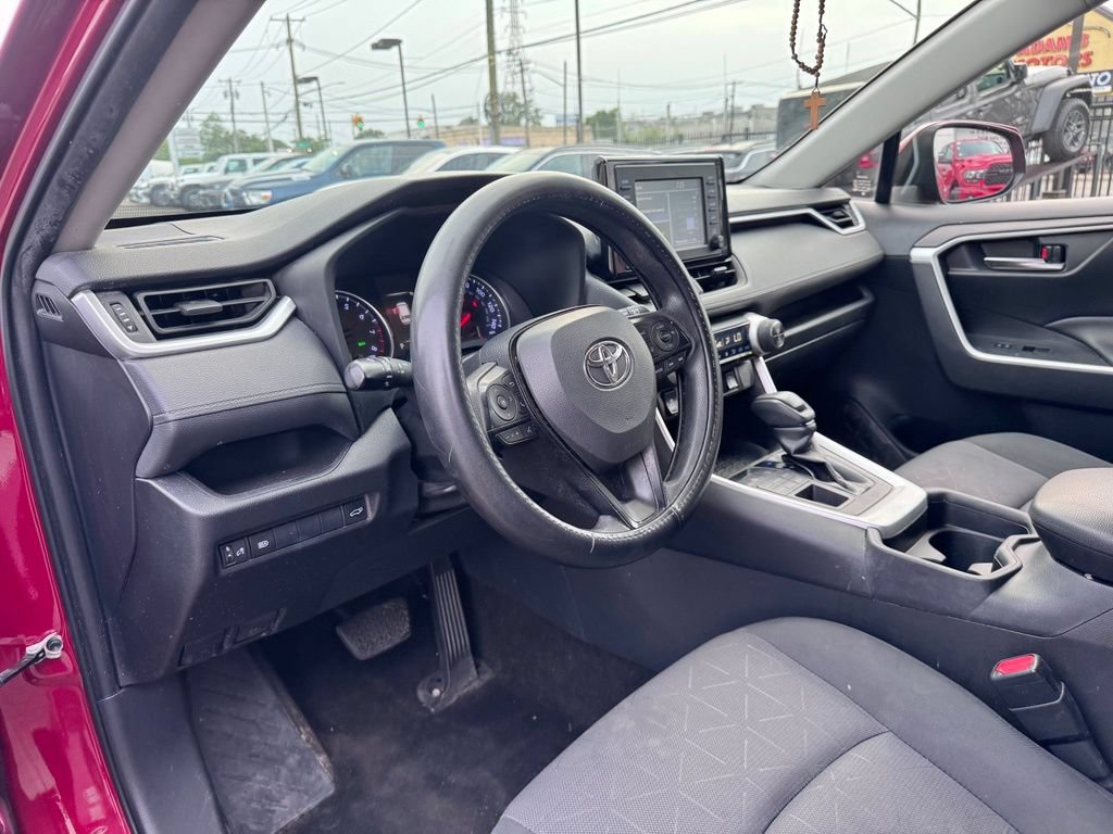 Used 2019 Toyota RAV4 XLE AWD/4WD image 12