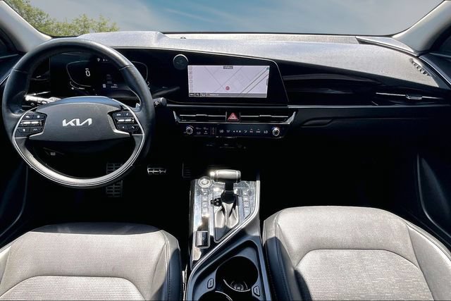 Used 2023 Kia Niro SX Touring FWD image 7