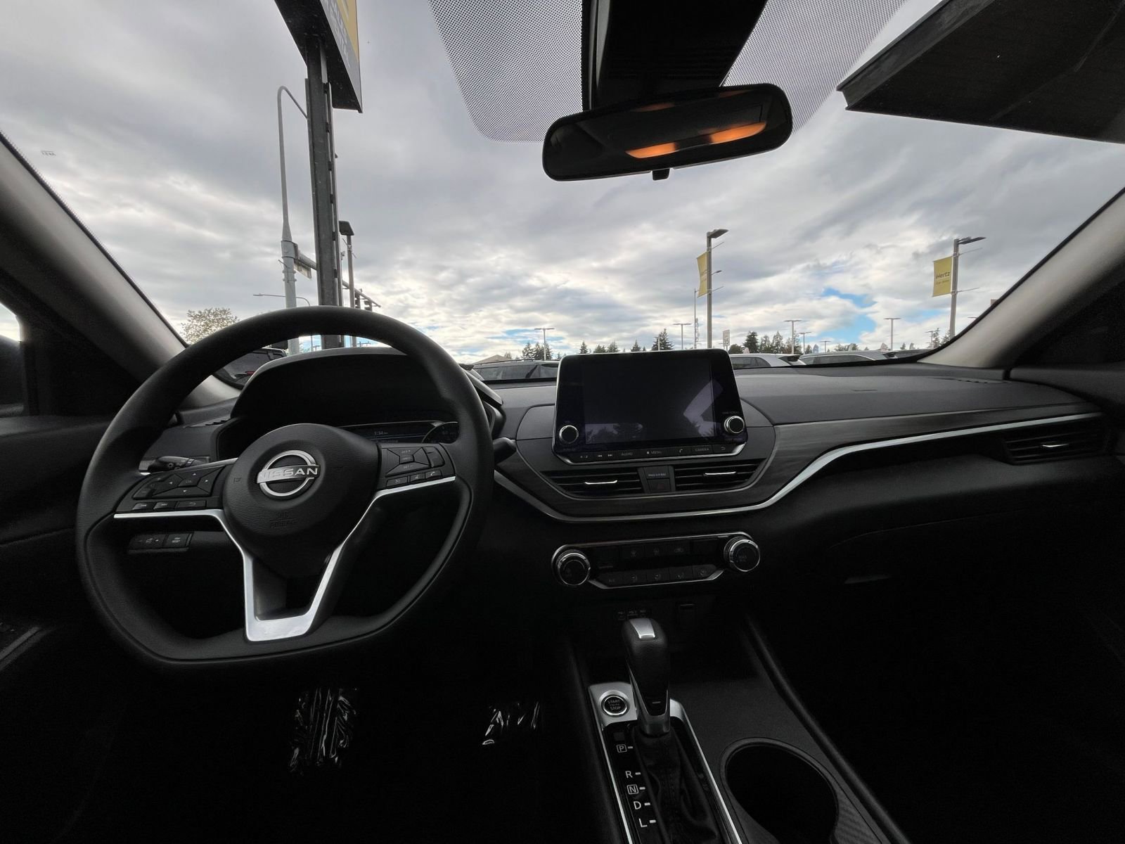 Used 2025 Nissan Altima 2.5 SV FWD image 34