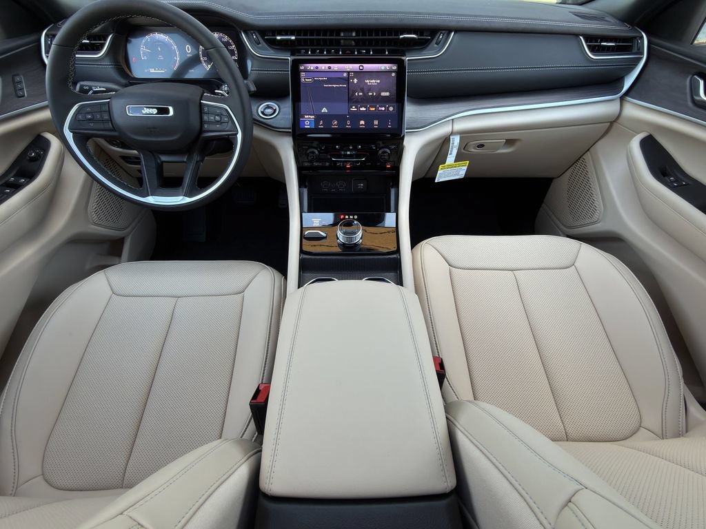 New 2025 Jeep Grand Cherokee Limited w/ Luxury Tech Group II AWD/4WD image 10