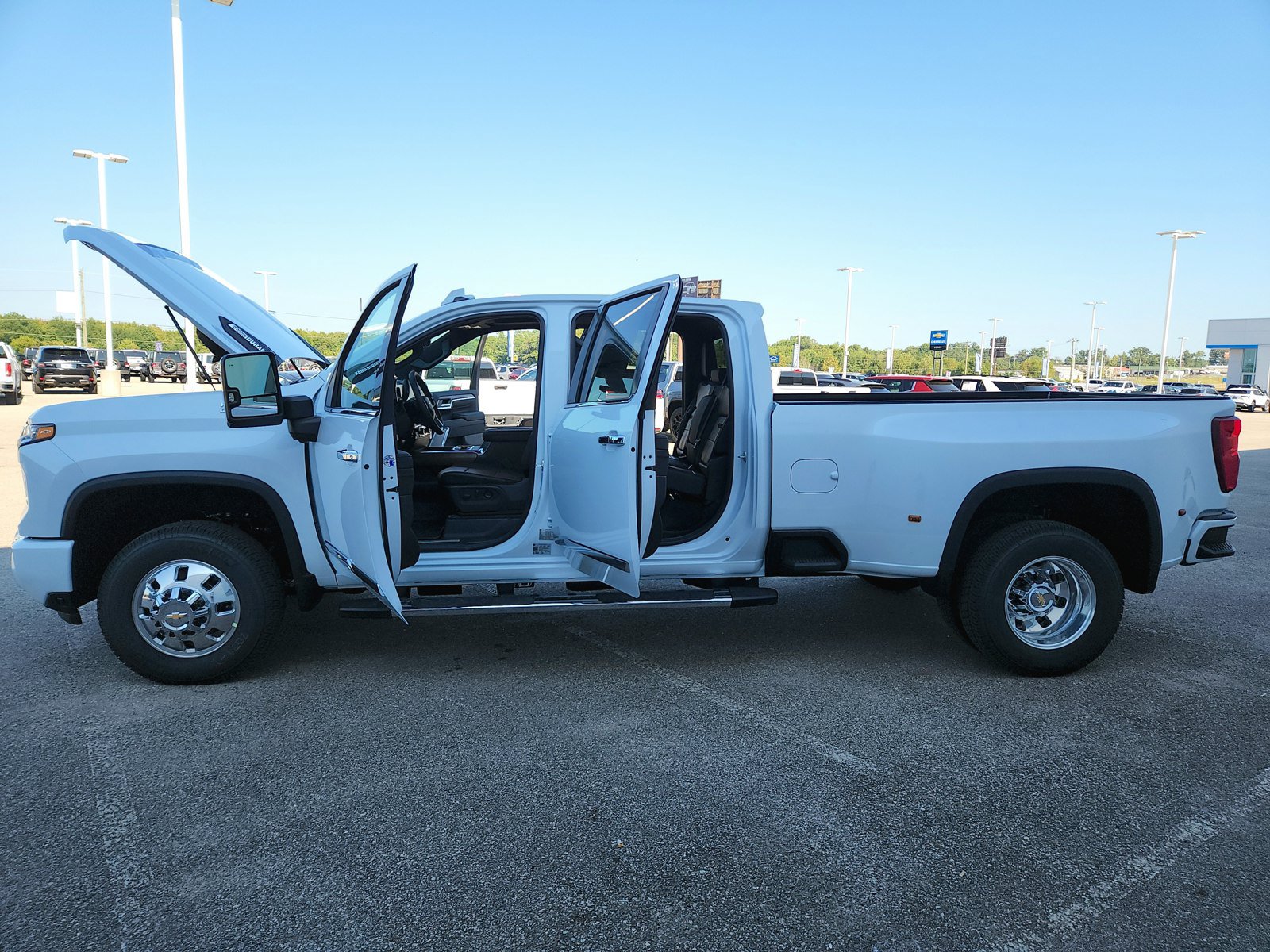 New 2026 Chevrolet Silverado 3500 High Country w/ High Country Premium Package AWD/4WD image 15
