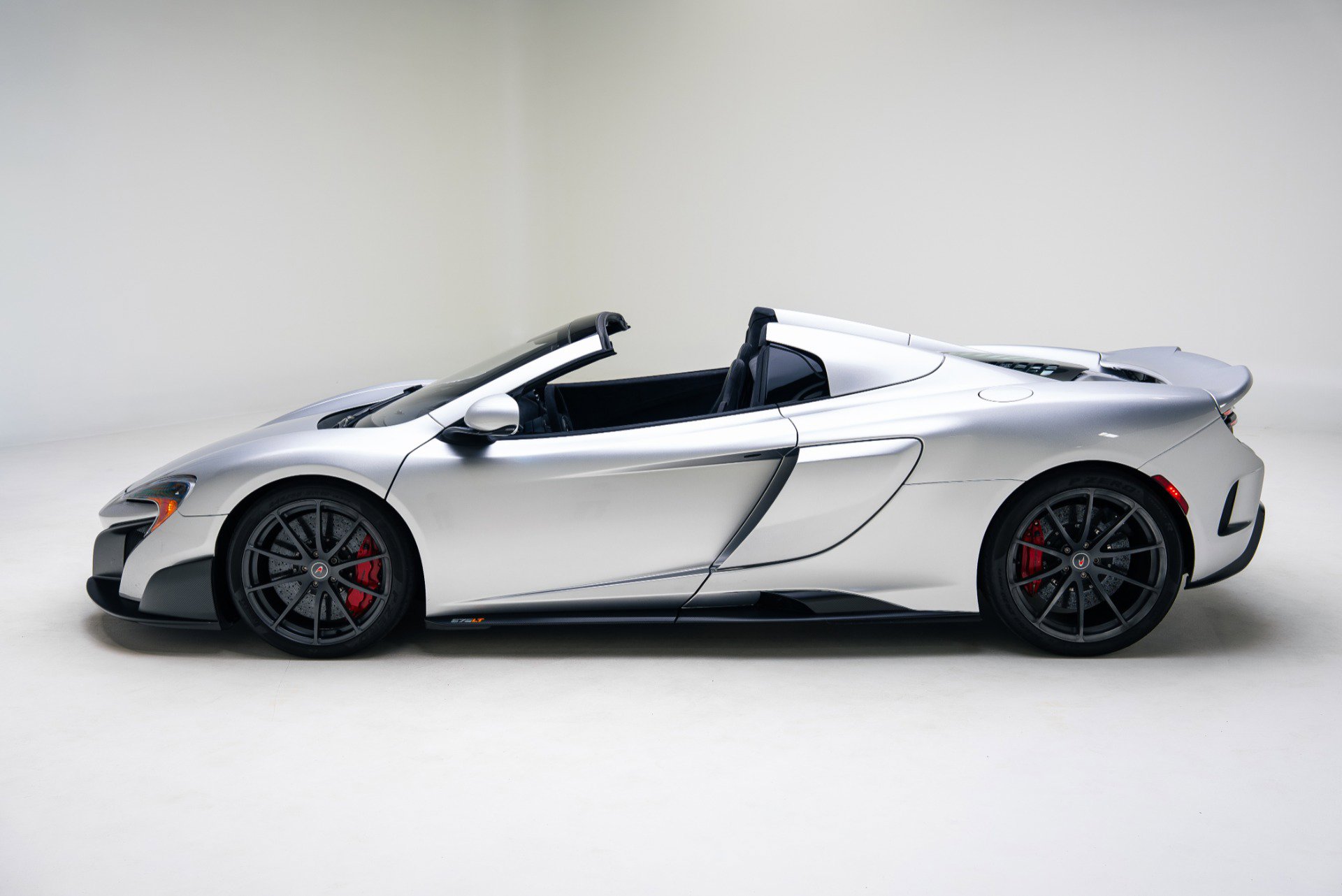 Used 2016 McLaren 675LT image 13