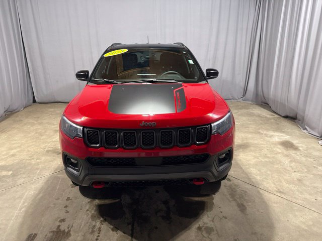 Used 2023 Jeep Compass Trailhawk w/ Trailhawk Convenience Group AWD/4WD image 9