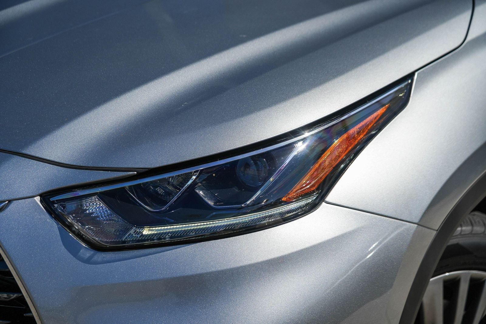 Used 2021 Toyota Highlander Platinum AWD/4WD image 2