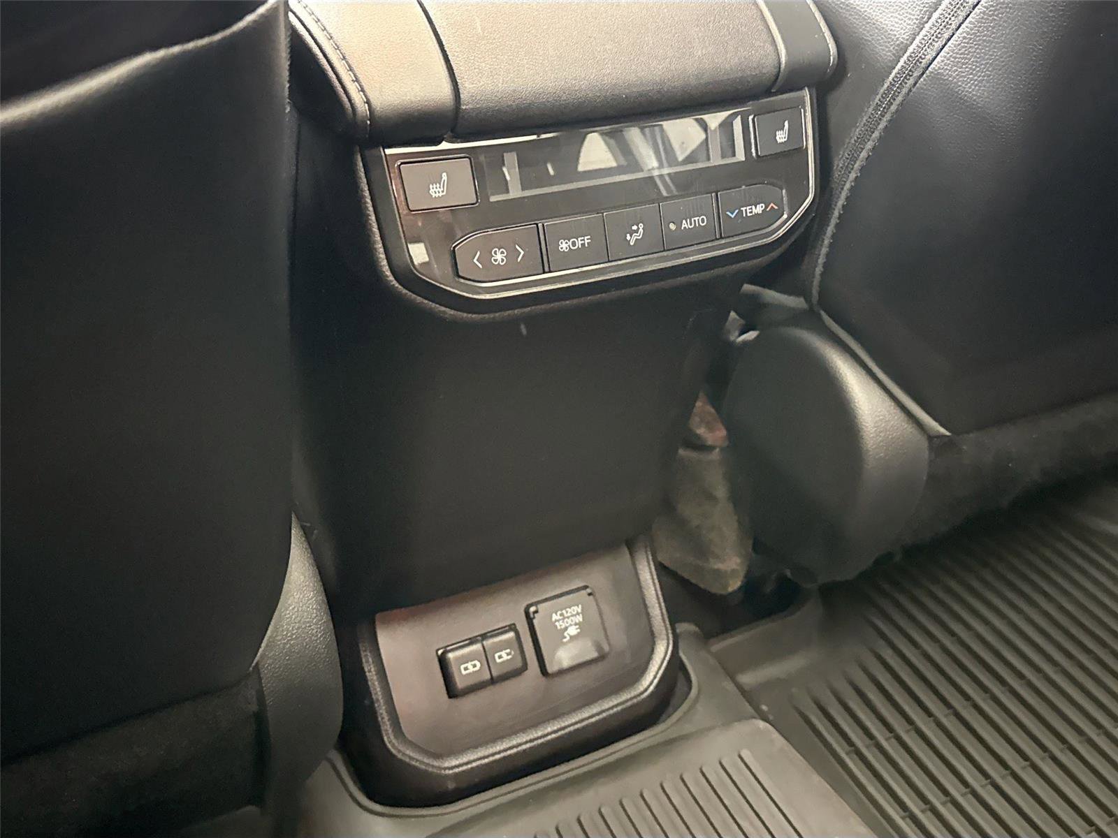 Used 2022 Toyota Highlander Platinum FWD image 38