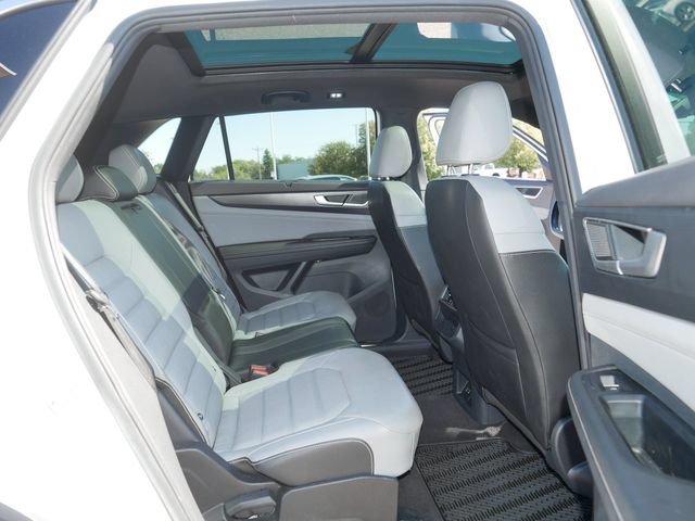 Certified 2024 Volkswagen Atlas Cross Sport SEL R-Line AWD/4WD image 19