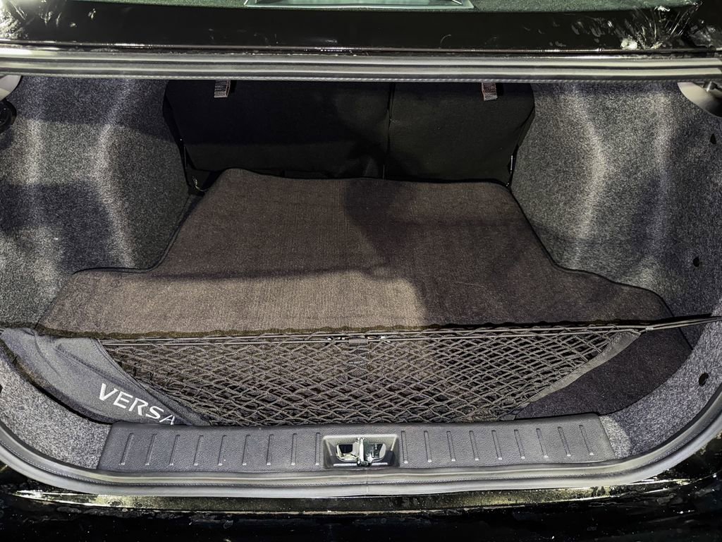New 2025 Nissan Versa SR w/ Trunk Package image 27