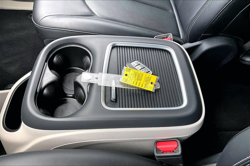 Used 2024 Chrysler Pacifica Touring-L FWD image 36