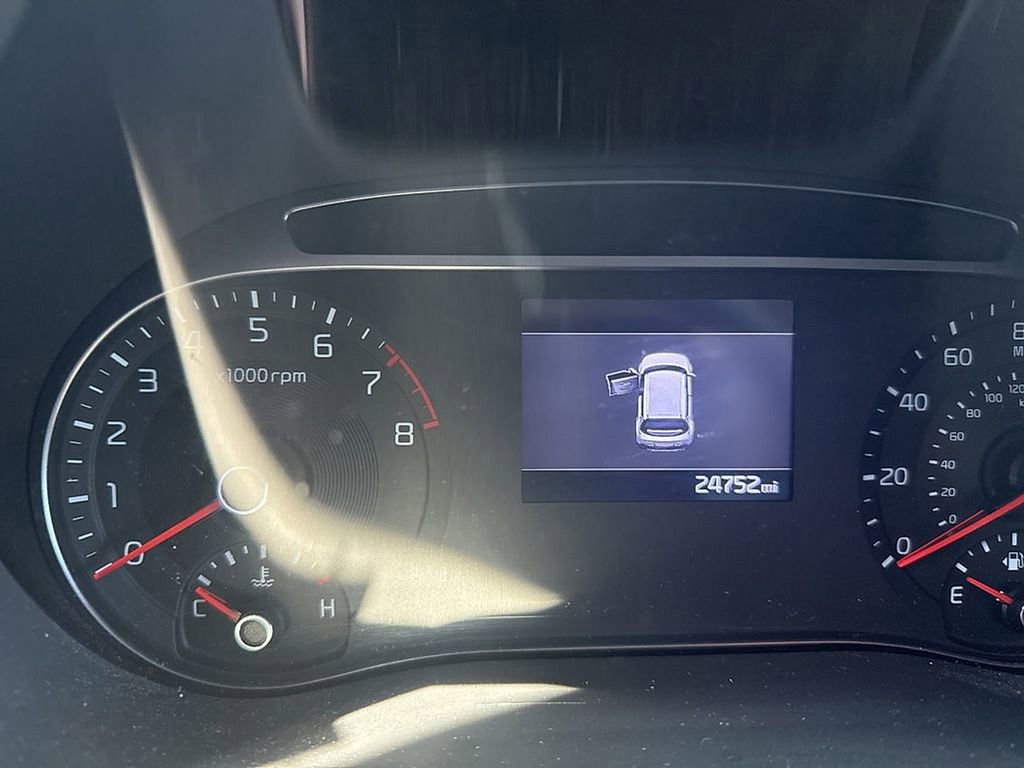 Used 2022 Kia Soul LX w/ Technology Package FWD image 2