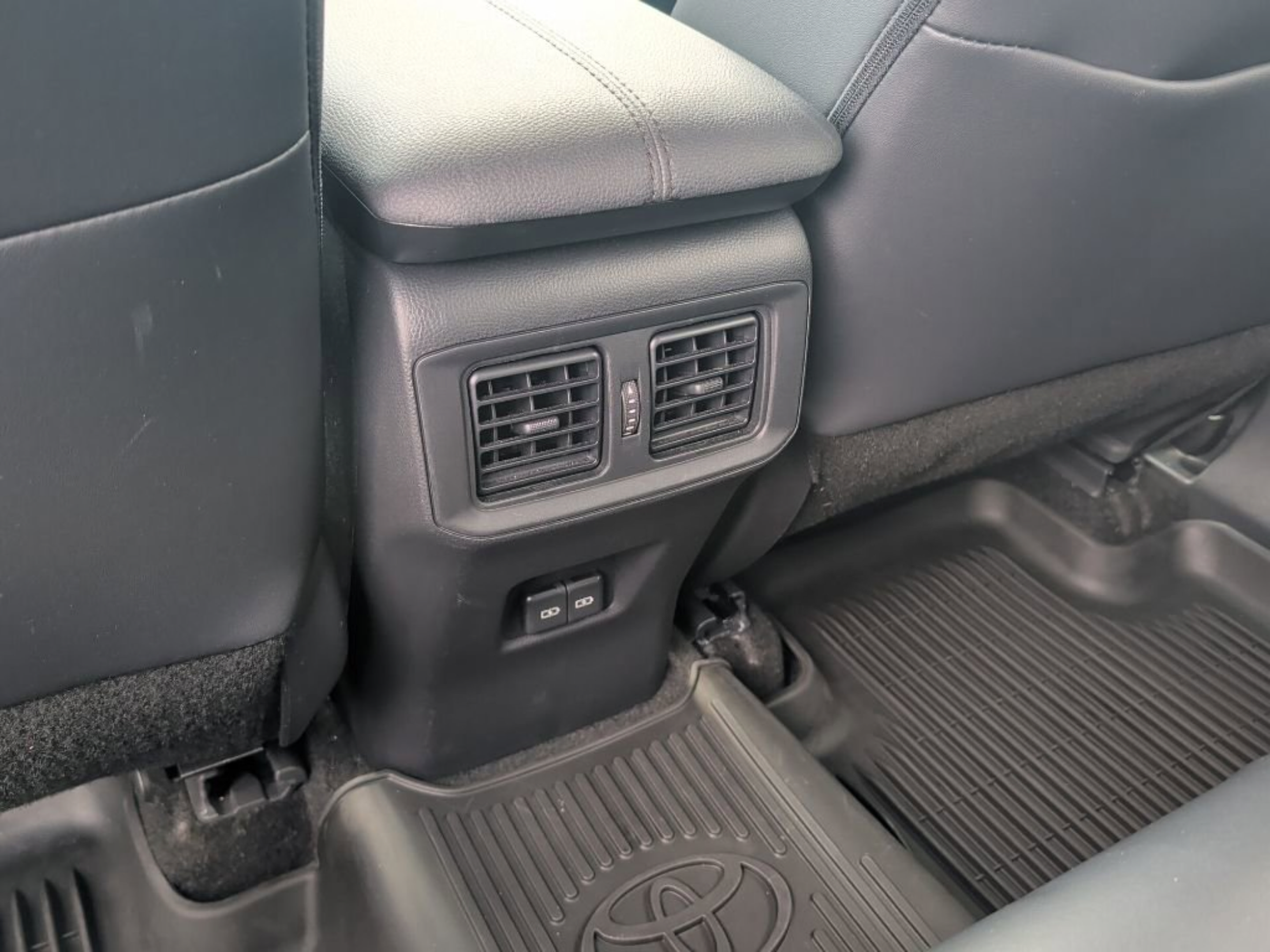 Used 2024 Toyota RAV4 XLE Premium AWD/4WD image 32
